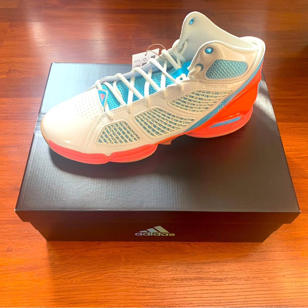 ADIZERO ROSE 1.5 RESTOMOD BASKETBALL SHOES